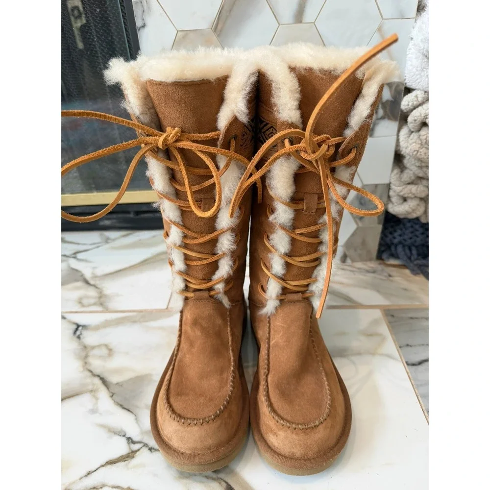 UGG toe moc all